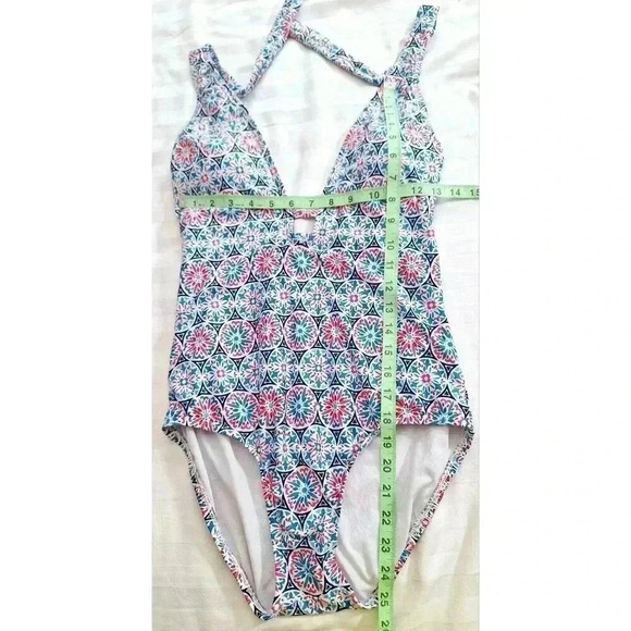 Cleanwater Geometric Deep‎ Cut Halter Swimsuit Size Medium - Picture 3 of 4